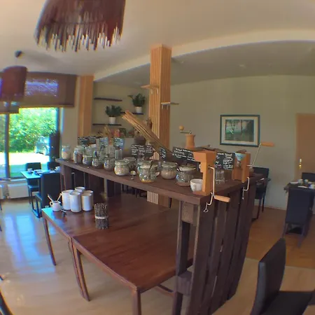 Hotel-pension Seeadler בית הארחה